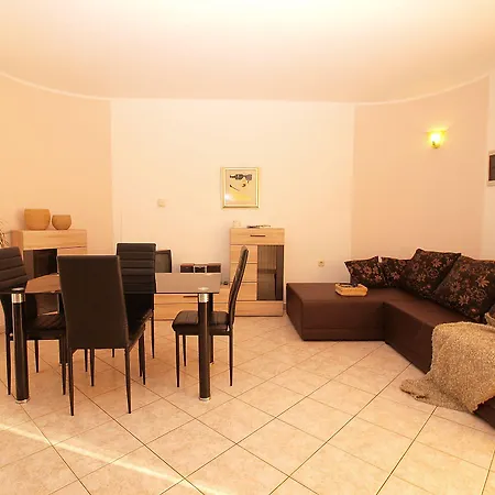 公寓 Dusanka 799 *