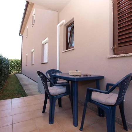 Dusanka 799 公寓 *