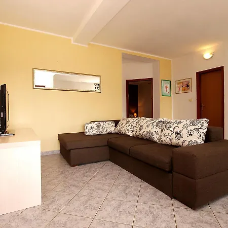 Dusanka 799 公寓 *