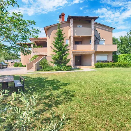 Dusanka 799 Apartment Fažana